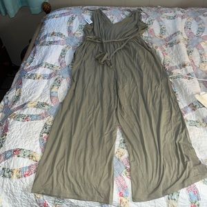 Cute, sleeveless, double strap jumpsuit. Old Navy. New with tags. Large.